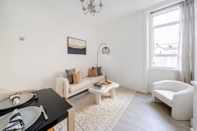 1-bed flat on Flat 2, 16, Kingscourt Road, London, £175,000