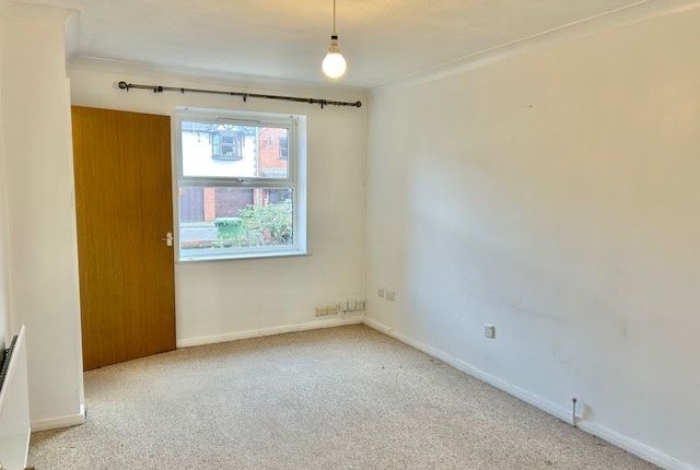 3, Chardstock Close, Exeter photo 3