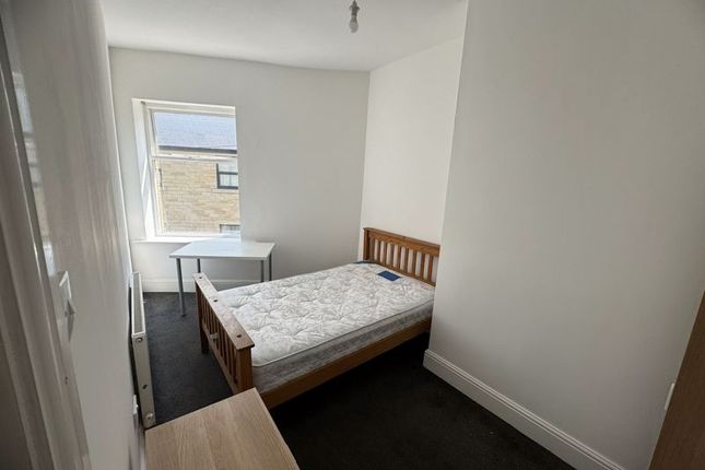 2, Moss Street, Huddersfield photo 5