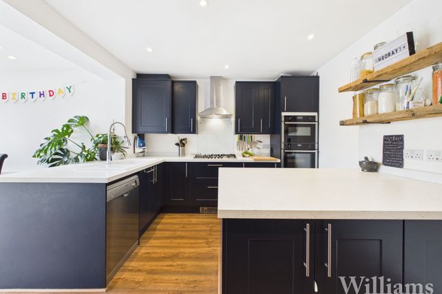16 Henry Road, Aylesbury photo 2