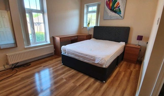 Bright, Well-Presented Bedroom With A Comfortable ...