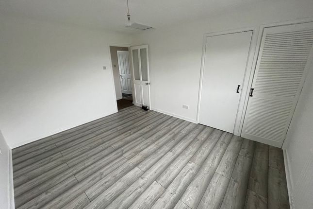 11, SWANSEA photo 4