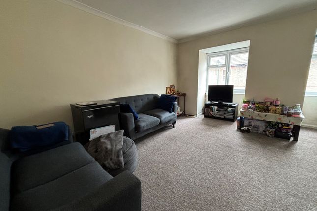 Flat to rent in Drummond Road, Guildford
