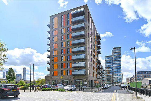 Flat to rent in Boathouse Apartments, 8 Cotall Street
