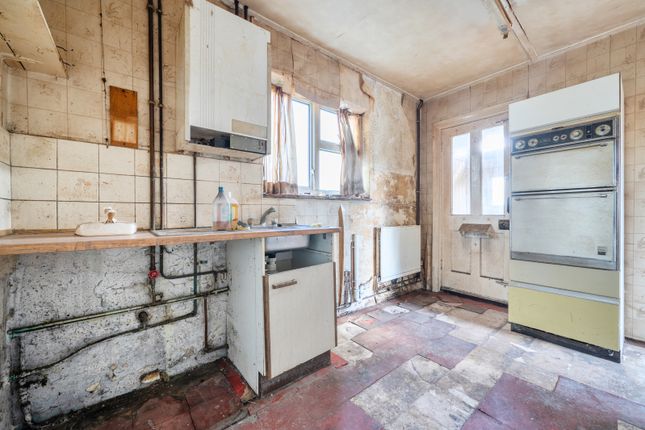 21, Crossway, Pinner photo 3