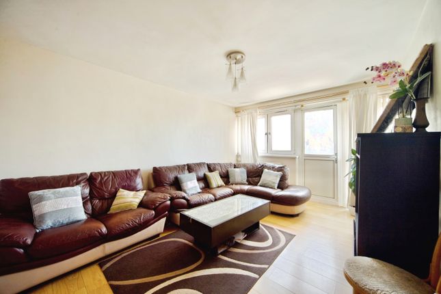 2-bed flat on Flat 10, Windsor House,, Knottisford Street, London, £325,000