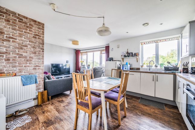 14, Flowerdown Court, Ruislip photo 4