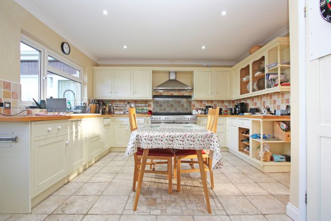 38, Brookfield, Highworth, Swindon photo 3