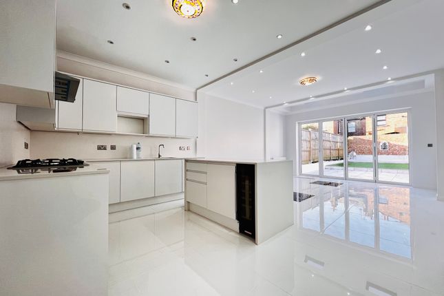 Thumbnail Semi-detached house to rent in Whitestile Road, Brentford
