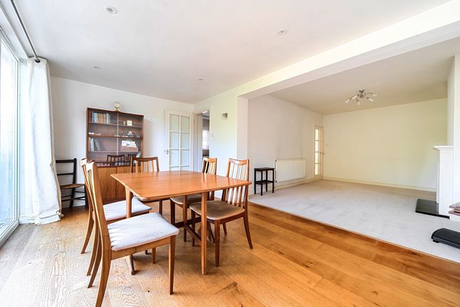 24 Belgrave Crescent, Chichester photo 2