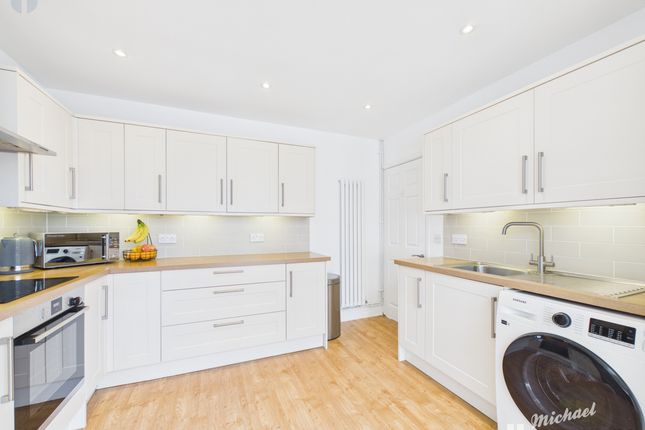 24 Finmere Crescent, Aylesbury photo 4