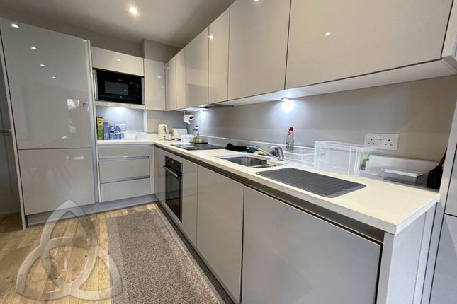 Flat 10, Adastra House, London photo 4