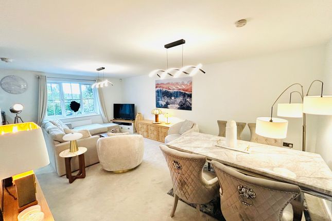 12 Chaise Meadow, Lymm photo 2