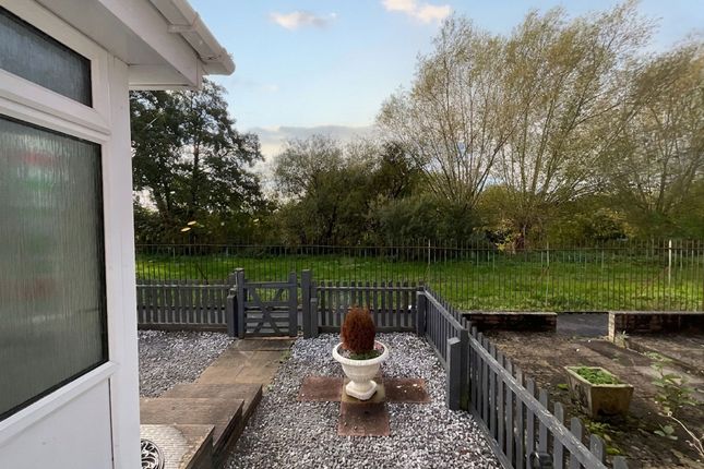 30 Willow Road, Stone photo 4