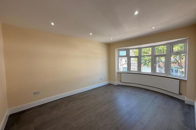 21, Claremont Avenue, Harrow photo 3