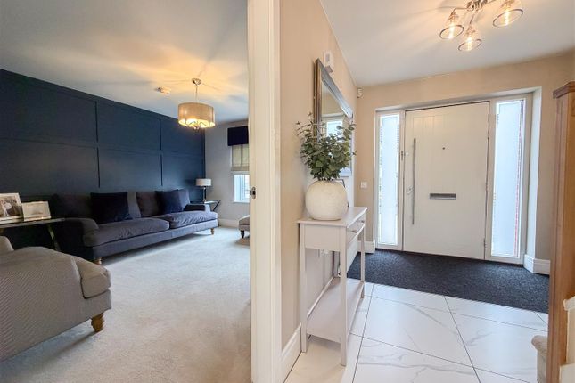 60, Lady Nancy Crescent, Glasgow photo 3