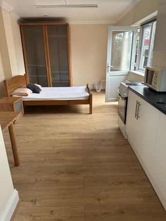 Studio to rent in Whitton Avenue East, Greenford