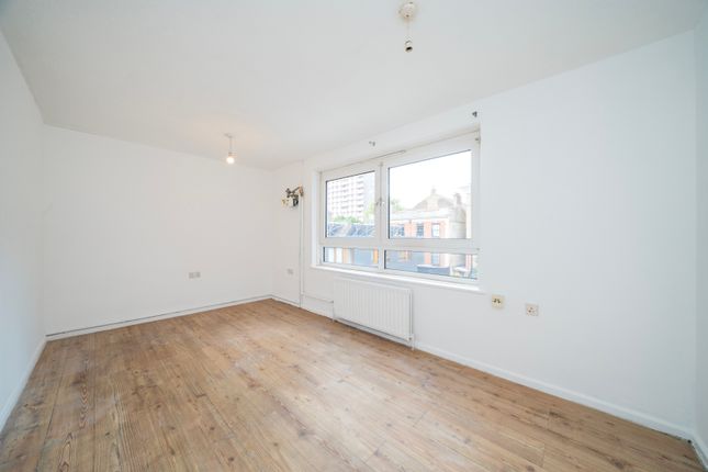 Flat 22, John Cartwright House, 50, Old Bethnal Green Road, London photo 4