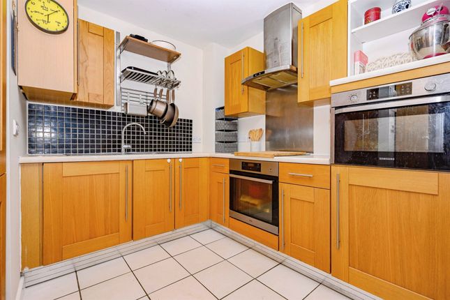Flat 57, Brookfield House, Selden Hill, HEMEL HEMPSTEAD photo 3