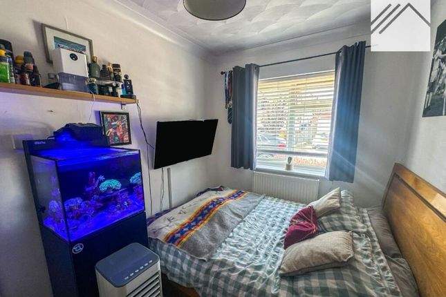 60, Hannett Road, Canvey Island photo 4
