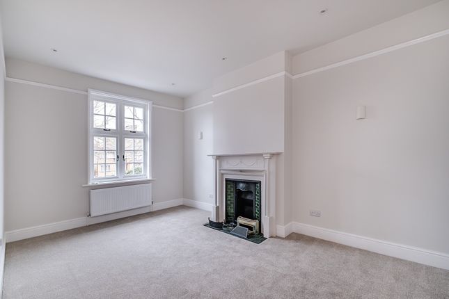 2-bed flat on 383A, Upper Richmond Road, London, £500,000
