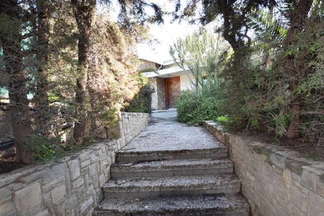 Thumbnail Villa for sale in Agioi Omoloyites, Nicosia, Cyprus