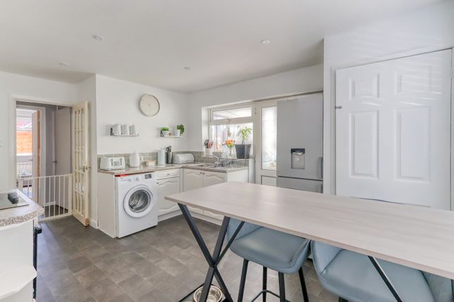 278, Rutland Avenue, Buckinghamshire photo 3