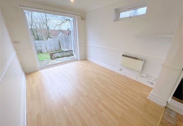 42, Winlaton Road Bromley, Bromley photo 3