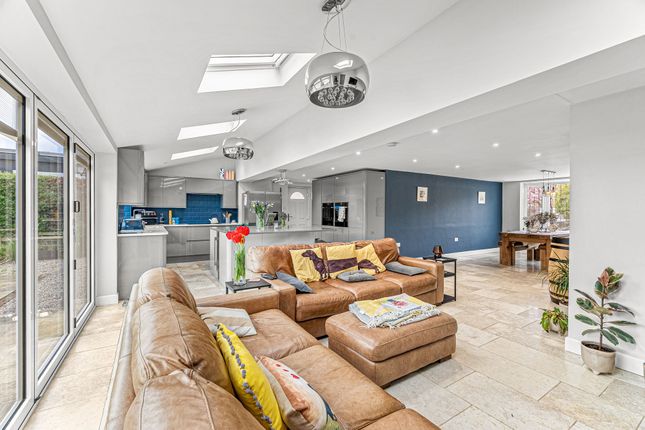 28 Firs Drive, Harrogate photo 4