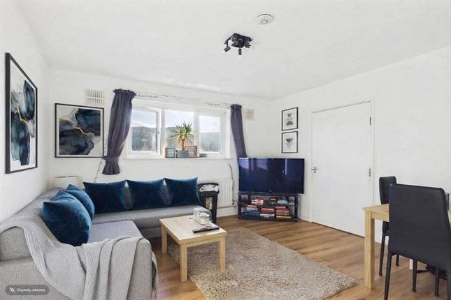 8, Connaught Road, London photo 2