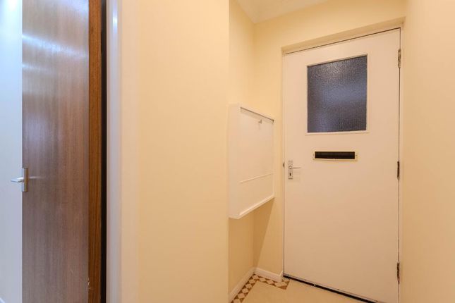6, Blenheim Court, Stepps photo 2
