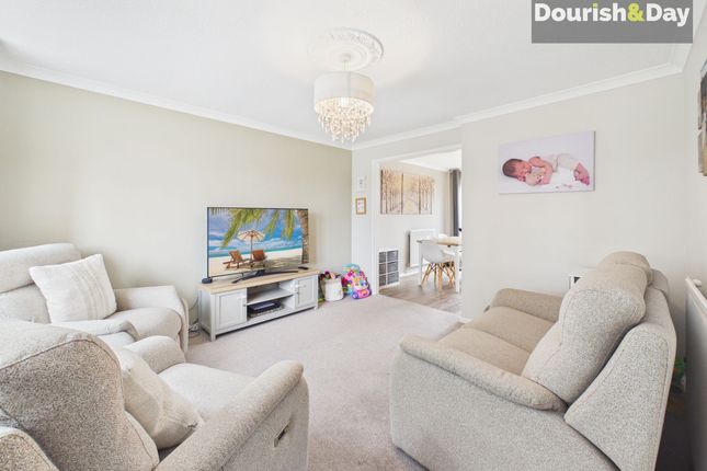 4 Spreadoaks Drive, Stafford photo 3