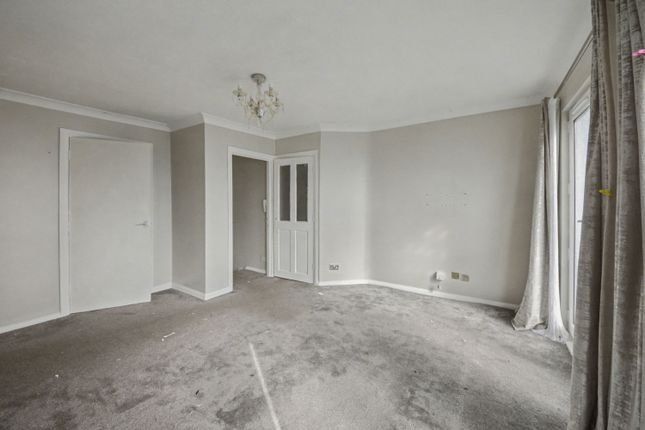 Flat 5, Bay View Court,, Stour Road, Essex photo 2