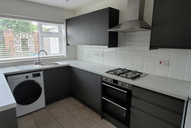 5, Queens Terrace, Thames Ditton photo 4