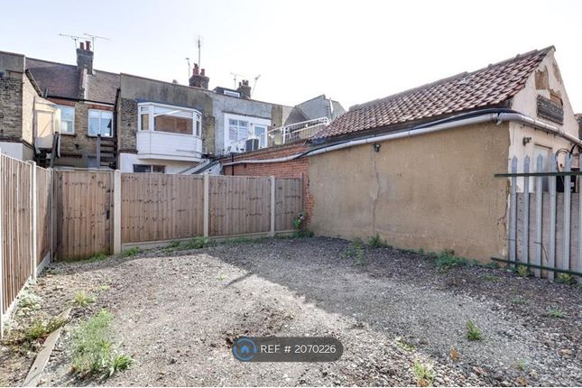 Flat to rent in London Road, Leigh-On-Sea