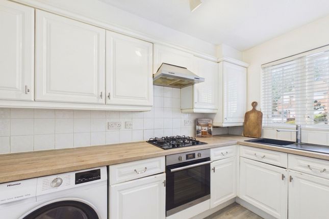 25 Milland Court, Borehamwood photo 3