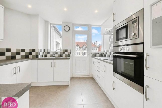 16, St. Johns Court, Westcliff On Sea photo 2