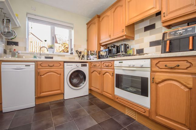 Flat 2, Austin House, High Street, Kettering photo 4