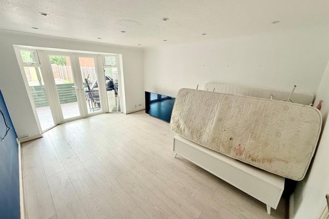 14 Farmers Court, Winters Way, Waltham Abbey photo 3