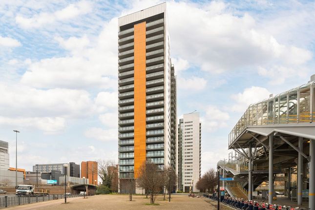 Flat 22 Elektron Tower, 12, Blackwall Way, London photo 4