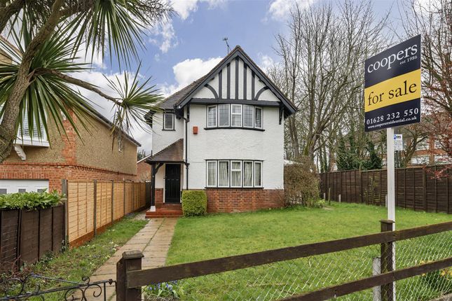Thumbnail Detached house for sale in College Road, Maidenhead