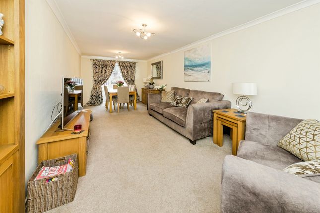 6, Fairway Close, Crawley photo 3