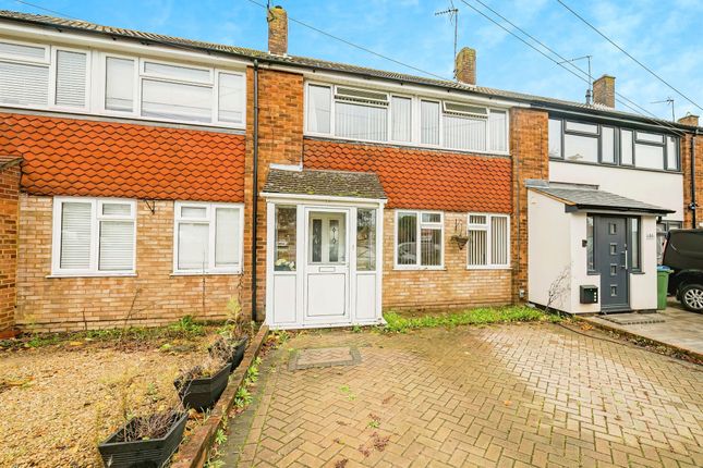 Thumbnail Terraced house for sale in Long Meadow, Aylesbury