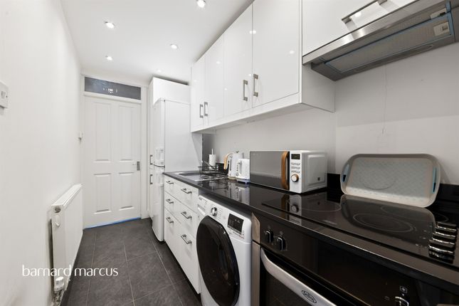 60b, Holly Park Road, London photo 2