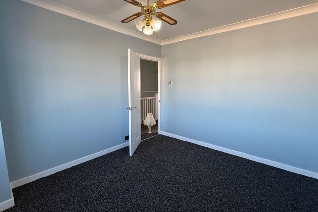 86 Dock Road, Grays photo 4