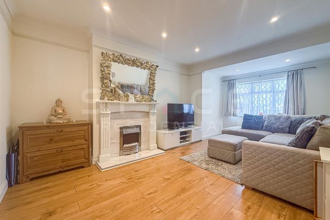 114, Warwick Avenue, Edgware photo 2