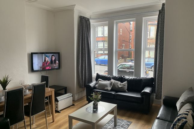 Terraced house to rent in Estcourt Avenue, Leeds, West Yorkshire