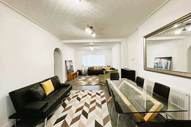 36 Friars Way, London photo 3