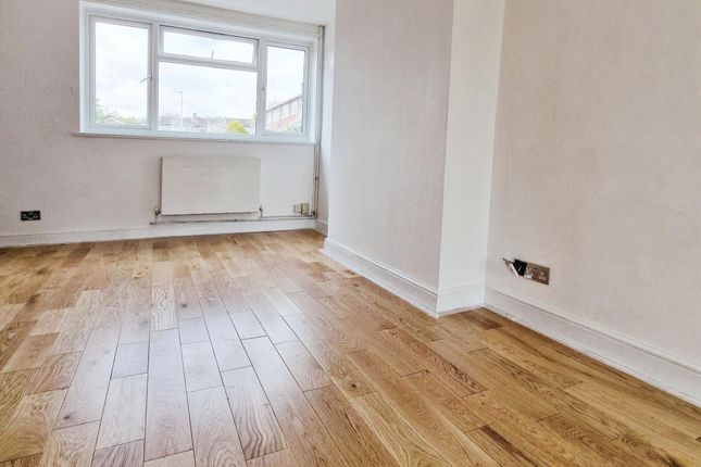 11, Belland Drive, Aldershot photo 4