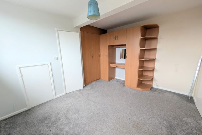 21A Prestbury Drive, Warminster photo 4